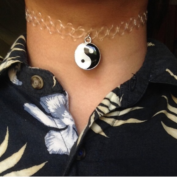 Clear yin yang tattoo choker - Picture 1 of 5
